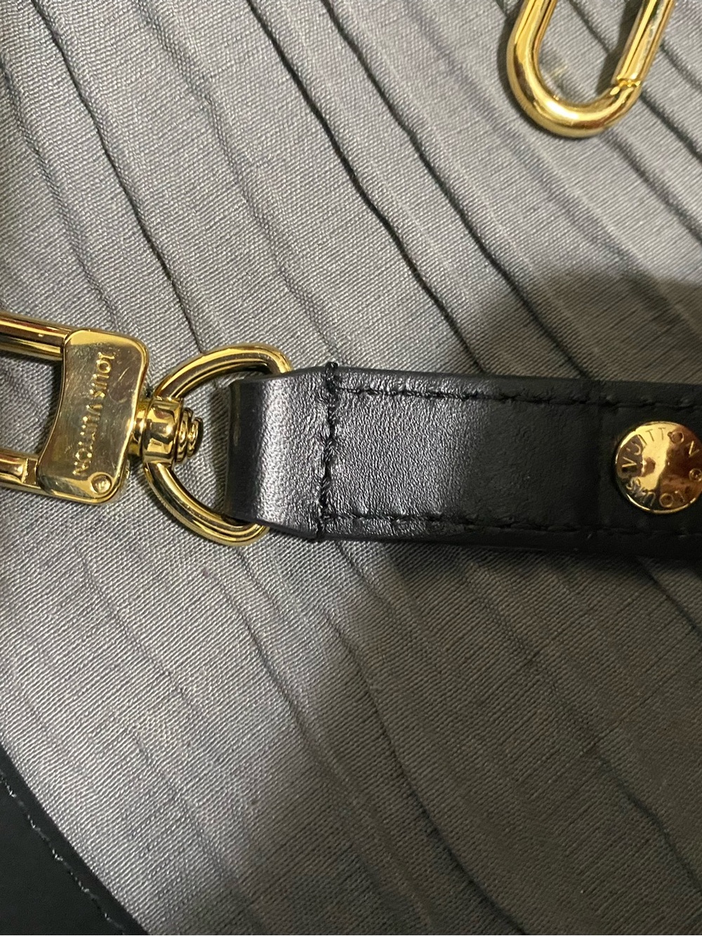 Louis Vuitton Black Leather Strap with Gold Hardware - Picture 5 of 5